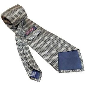Necktie Neck Tie Roundtree & Yorke Gray Shades Stripes 100% Silk Tie